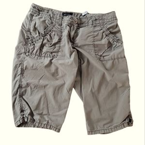 The Limited Cargo Capri Shorts Pants 100% Cotton Gathered Pockets Size 8